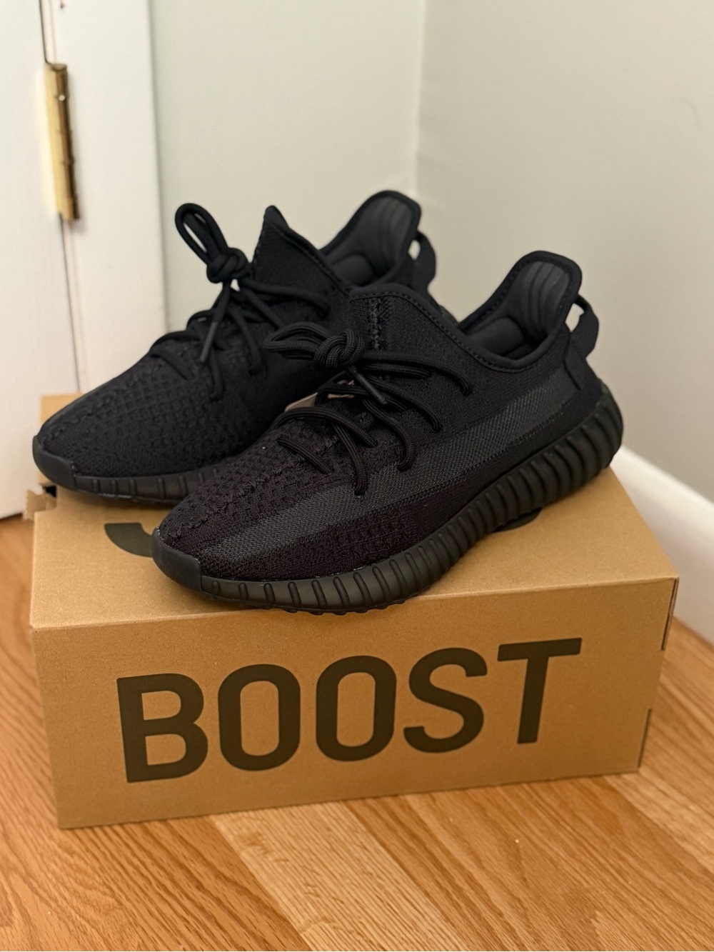 Yeezy Boost 350 V2 Onyx Men’s Size 7.5